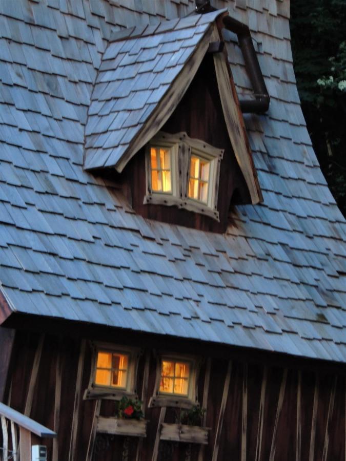 Вилла Hexenhaeuschen Am Waldrand Аннвайлер-ам-Трифельс Экстерьер фото