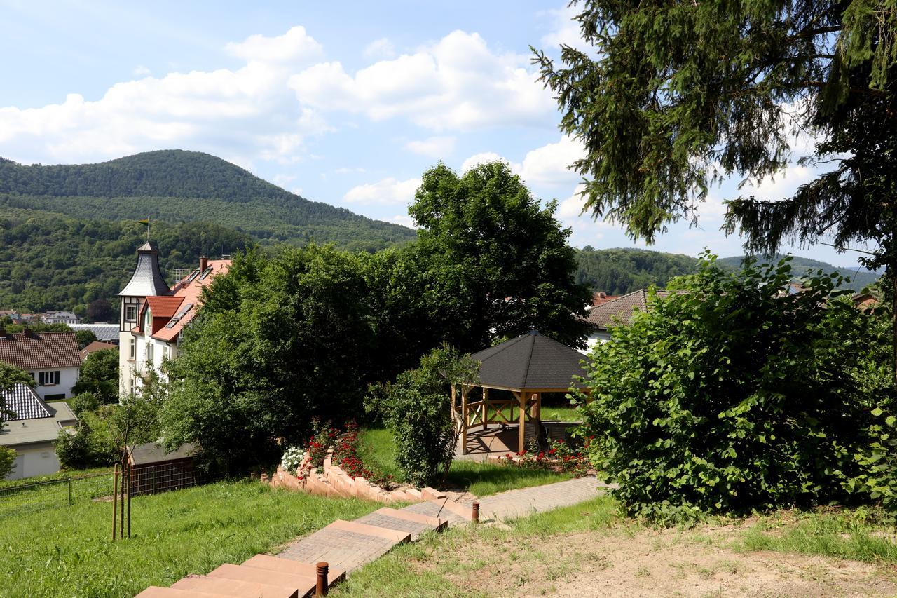 Вилла Hexenhaeuschen Am Waldrand Аннвайлер-ам-Трифельс Экстерьер фото